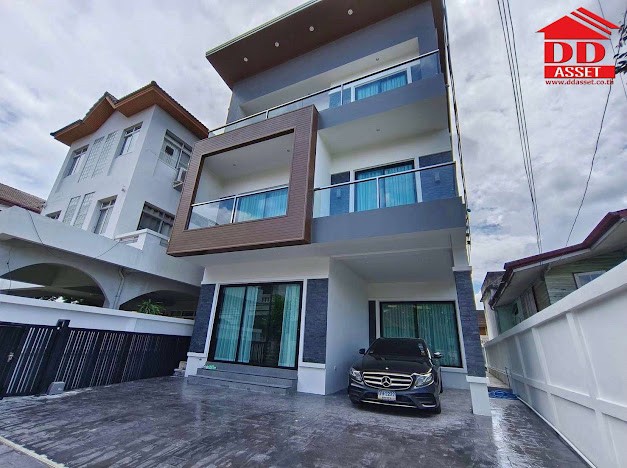 For SaleHouseOnnut, Udomsuk : 3-storey detached house for sale, Sukhumvit 65, near Bts Ekkamai.