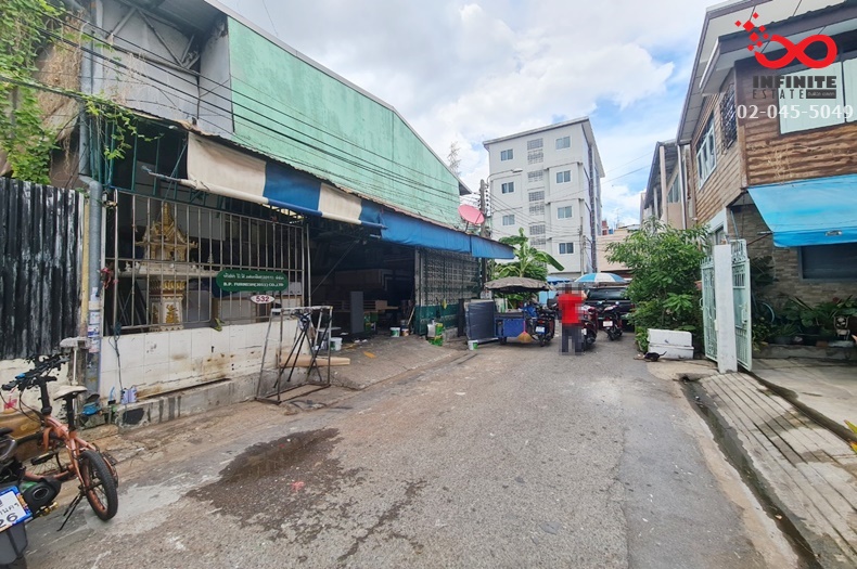 For SaleWarehouseRatchadapisek, Huaikwang, Suttisan : Land for sale, warehouse, 62 square wah, Pracharat Bamphen Road. Soi Pracharat Bamphen 7