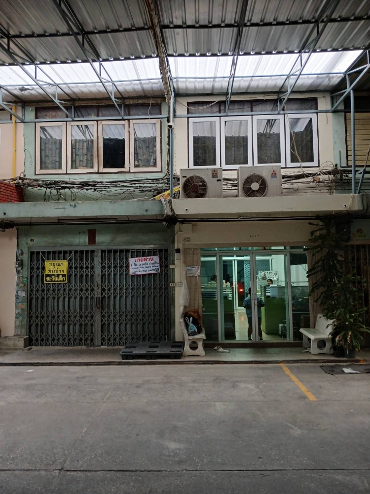 For SaleShophouseSathorn, Narathiwat : 3-storey commercial building for sale, 4 booths, 40 sq m, complete with deck Suitable for home office or residence.