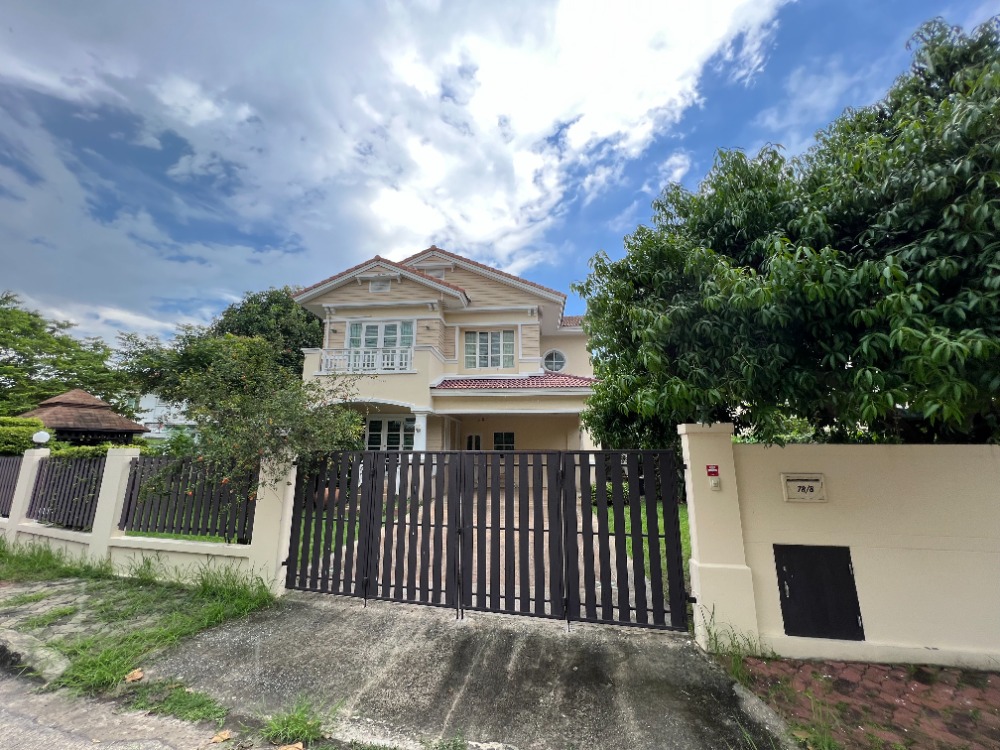 For SaleHousePathum Thani,Rangsit, Thammasat : Urgent sale!! Moo Parichat 345, 2-storey detached house, 3 bedrooms, wide area, beautiful house.