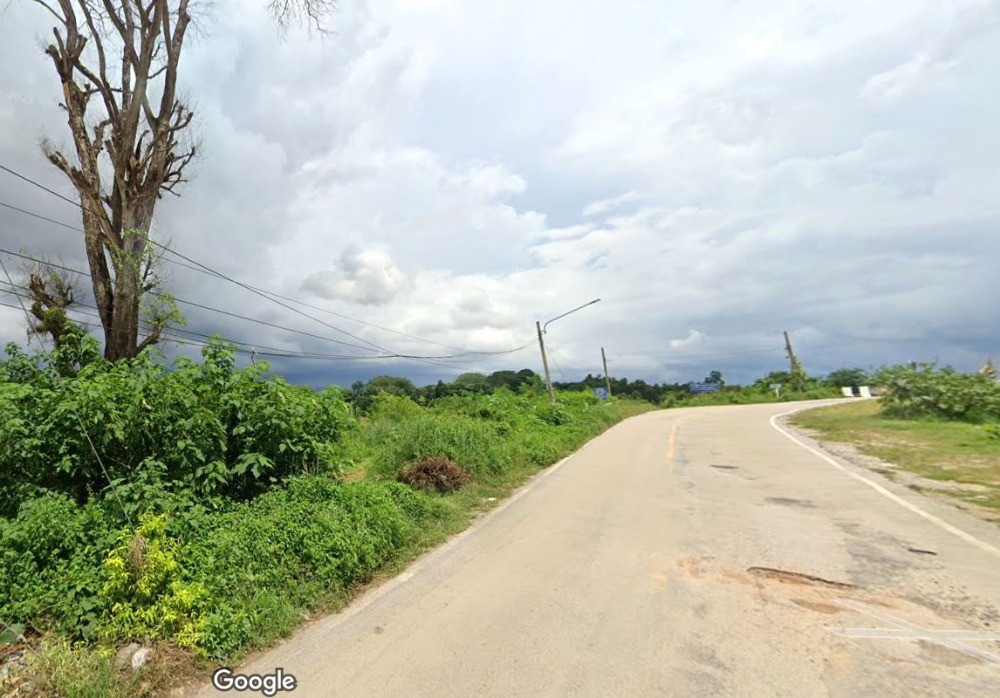 For RentLandLoei : Next to the river, good location, next to the river, suitable for use as a resort, restaurant, cafe, very good atmosphere, 11.5 rai.