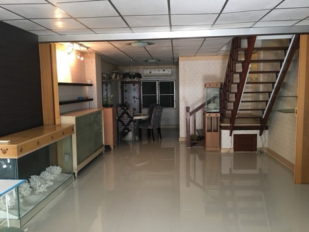 For RentTownhouseChokchai 4, Ladprao 71, Ladprao 48, : For rent, Chaipat Village, Lat Phrao-Wang Hin 83 townhome, 2 floors, 2 bedrooms, 2 bathrooms, 19 sq m, 15,000 baht per month.