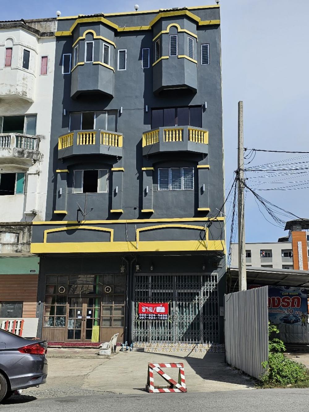 For SaleShophouseSamut Prakan,Samrong : For Sale: Urgent sale, cheap sale, ready to move in @Bang Pu 54, 4.5-storey commercial building behind the corner, selling only 4.5 million baht, excellent condition, Sai Mu must know, house number 128/4, beautiful number, suitable for doing business, ver