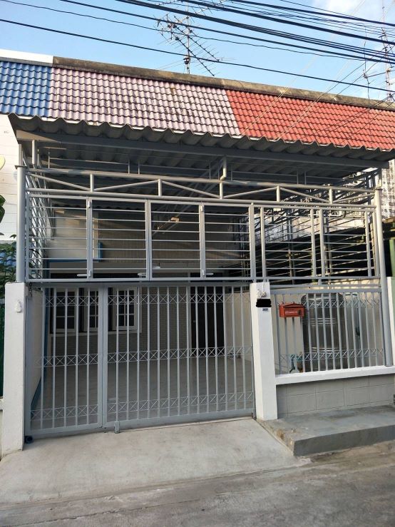 For SaleTownhousePinklao, Charansanitwong : 2 storey townhouse for sale next to MRT Bang Khun Non