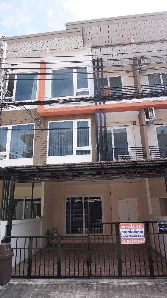 For RentTownhouseKaset Nawamin,Ladplakao : 3-storey townhouse for rent The Trust Village Agriculture - Nuanchan