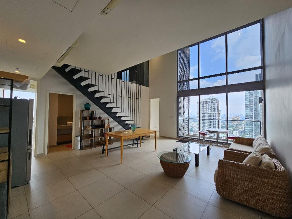 ขายคอนโดสุขุมวิท อโศก ทองหล่อ : ขาย the Lofts Ekkamai Duplex2 ห้องนอน 2 ห้องน้ำ