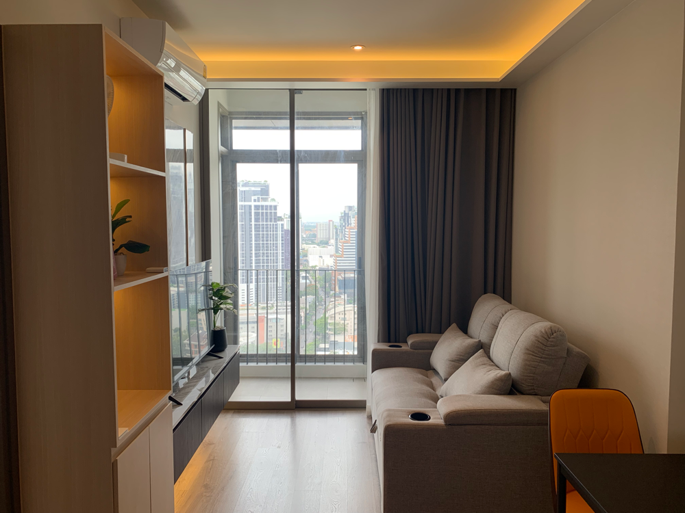 For SaleCondoSukhumvit, Asoke, Thonglor : (Sell at loss) Rhythm Ekkamai Estate 1 bed 28floor fully furnished, ready to transfer 29 Dec. 2023 onwards.