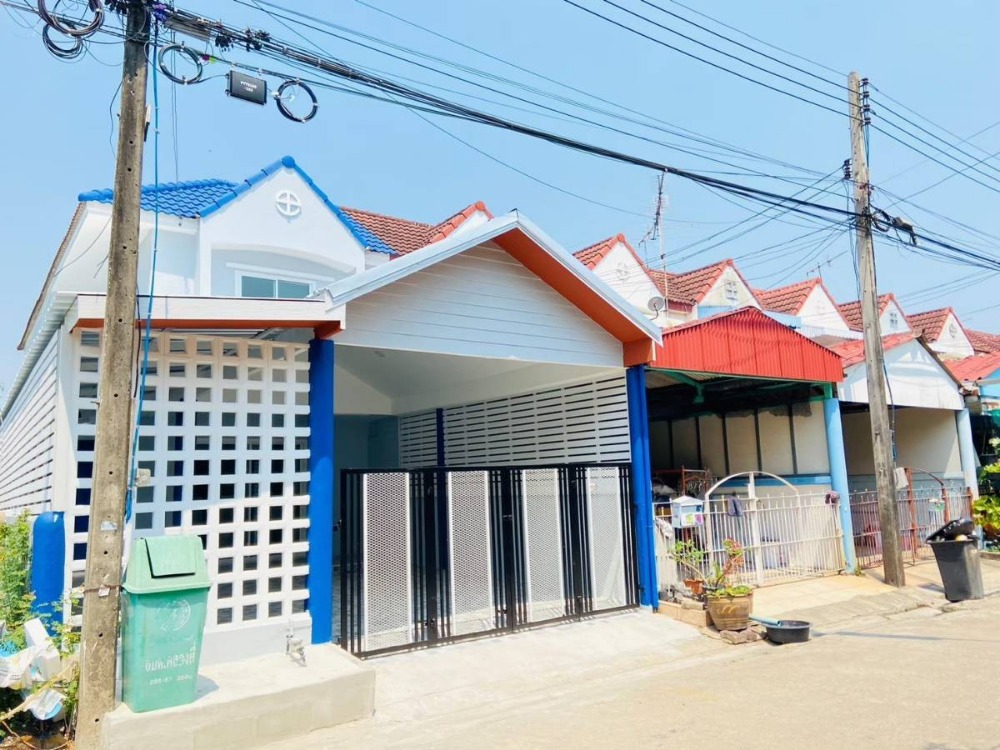 For SaleTownhousePathum Thani,Rangsit, Thammasat : Urgent sale, 2 storey townhouse behind the edge of Supalai Buri Village, Khlong Si, Pathum Thani