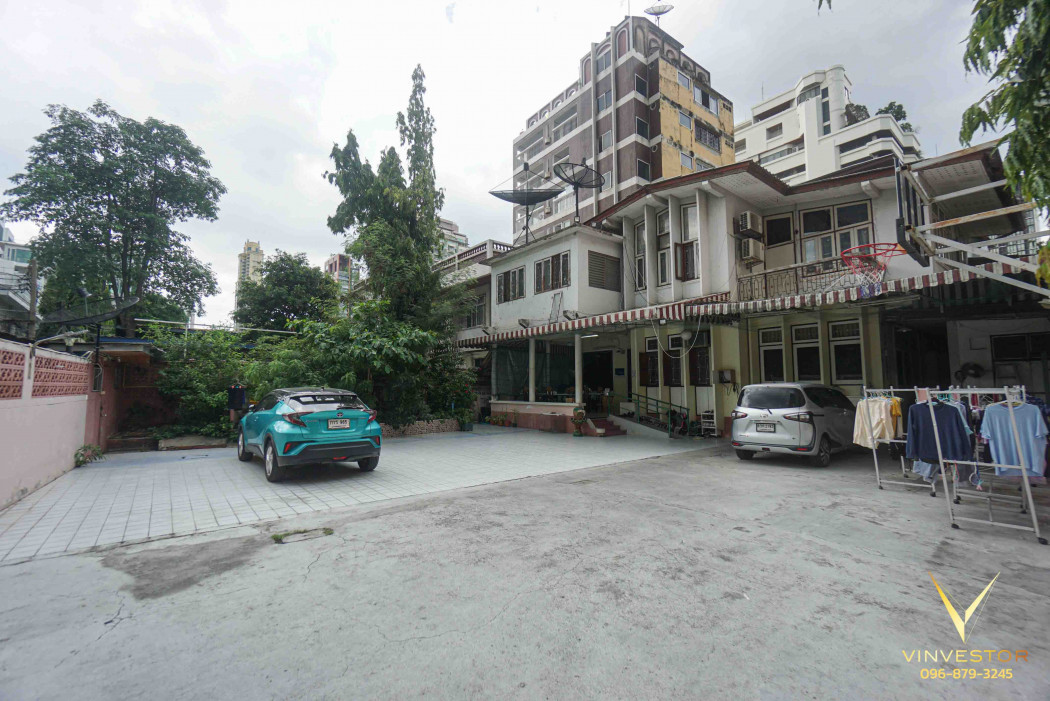 For SaleHouseSukhumvit, Asoke, Thonglor : Land for sale, free house!! 169 square wa in the heart of the city, Sukhumvit 27, only 200 meters to the main road.