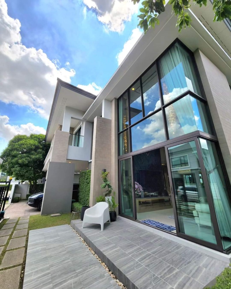 For SaleHousePinklao, Charansanitwong : House for sale, built-in, fully modern, luxury, The City Pinklao-Borom Village (AP), enter Soi Borom60, only 200 m. Or enter via Phutthamonthon Sai 1 Road, Soi 35, the price is 26.3 million baht, the end is quick, negotiable, contact 0954935293 (Joy) 24 h