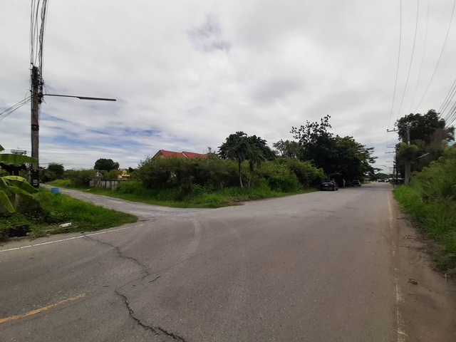 For SaleLandPhutthamonthon, Salaya : Land for sale, corner plot, filled in, Nakhon Chai Si, 140 square wa. Near Petchkasem Road, only 120 meters, opposite Wat Sisathong, wide road, good location, suitable for building a house, office