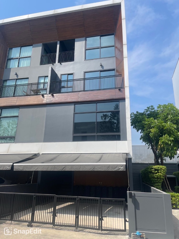 For RentTownhousePattanakan, Srinakarin : Townhouse for rent, 3.5 floors, corner house with space on the side, Arden Phatthanakan 20 Project, Suan Luang, Bangkok.