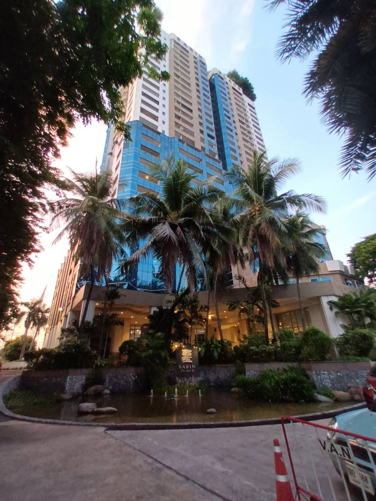 For SaleCondoKasetsart, Ratchayothin : Sarin Place Condo, 115 sq m, opposite SCB Ratchada 46, 25th floor, 2 private parking spaces, near BTS Ratchayothin, MRT Lat Phrao, 3 bedrooms.