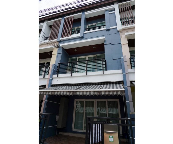 For RentTownhouseYothinpattana,CDC : Townhome for rent Baan Klang Muang Urbanion Rama 9-Ladprao, near Central East Ville, only 4 minutes