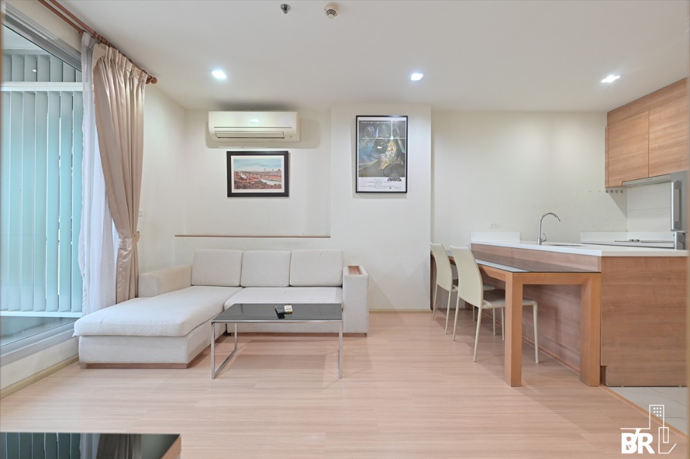 ขายคอนโดรัชดา ห้วยขวาง : 🔥 ขายด่วน  ถูกมาก  Rhythm Ratchada Huaikwang  ถูกกว่าตลาดมาก  1 bedroom 1 bathroom  46 Sq.m. เพียง  5,200,000	บาท  ห้องสวย ตำแหน่งขายดี ชั้นสูง ทิศใต้   คุ้มมาก ต่ำกว่าตลาดเกิน 500,000