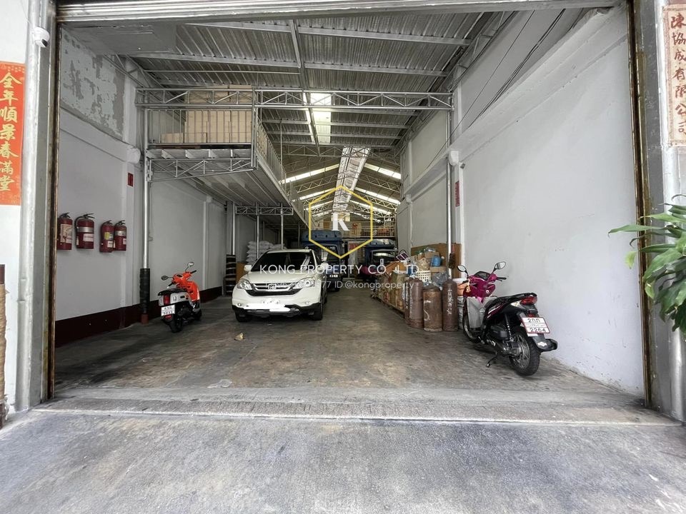 For RentWarehouseYaowarat, Banglamphu : Warehouse for rent near Sampeng Market, Yaowarat, Pom Prap Sattru Phai District, Bangkok