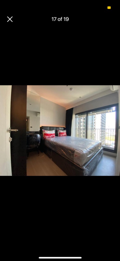 For RentCondoRama9, Petchburi, RCA : Life Asoke - Rama 9, close MRT rama9, 1 bedroom, 1 bathroom, 26 sqm., 38th floor, The vibe of the place is amazing. Location is perfect. Many places to socialize with sofas around. Fully Furnished 18,000