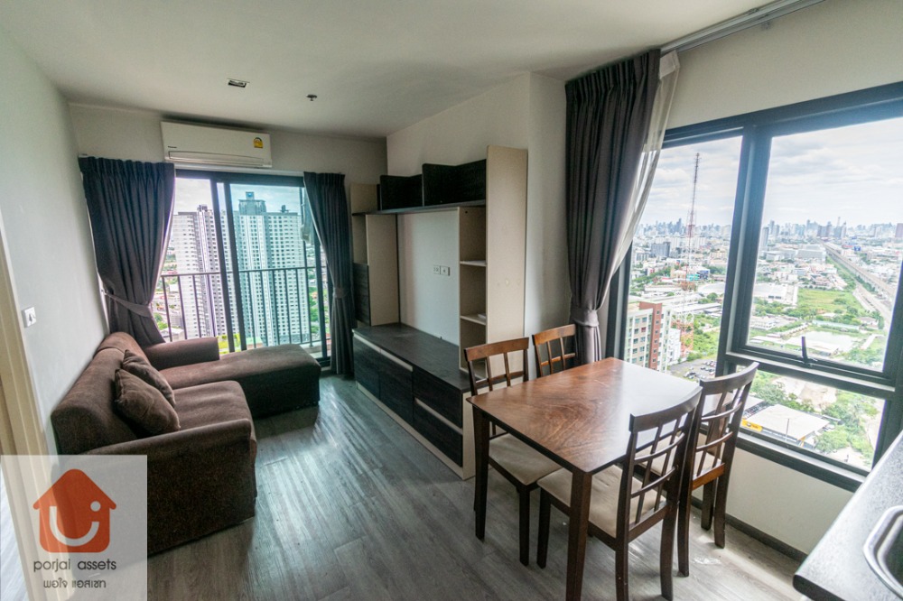 For SaleCondoPattanakan, Srinakarin : Condo for sale, Rich Park @ Triple Station, corner condo, ready to move in, 1 bedroom type, size 33.2 sq m, near the yellow train, Hua Mak Station and Airport Rail Link (ARL) Hua Mak Station.