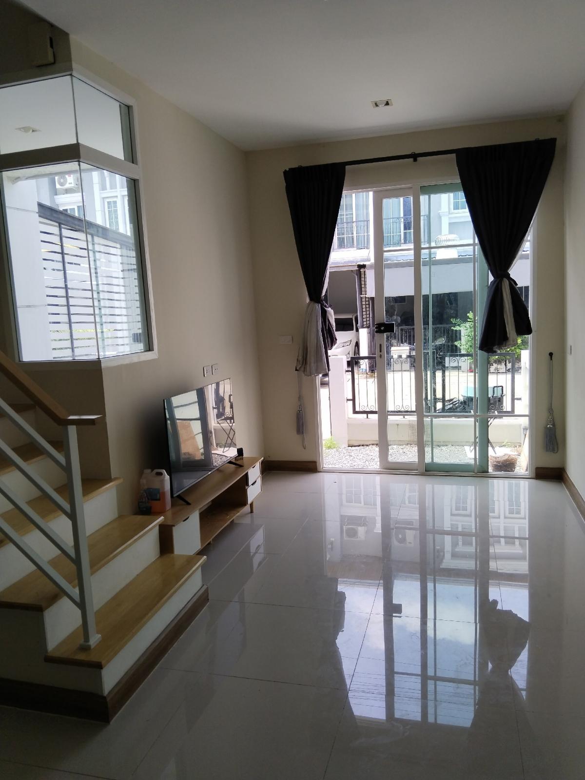 For RentTownhouseLadkrabang, Suwannaphum Airport : For rent, Golden Town 3, Bangna, Suanluang, near Mega Bangna, near the expressway.