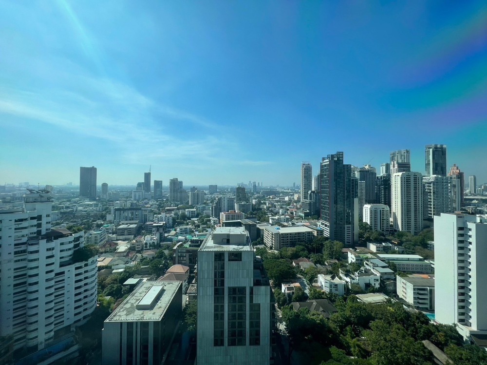 For SaleCondoSukhumvit, Asoke, Thonglor : Very good price! Two bedrooms, corner room, The Address Sukhumvit 28, good quality condo, near BTS Phrom Phong, high floor, corner room, beautiful open view, very good condition.