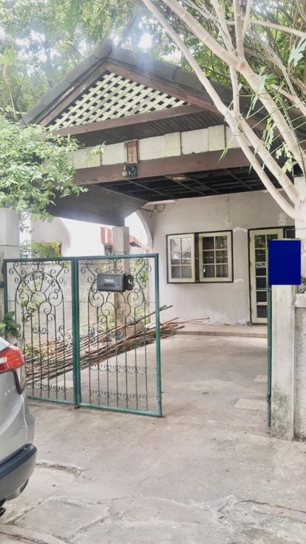 For SaleHouseRama 2, Bang Khun Thian : ❤️❤️Urgent sale, Sinthawee Villa Project, Project 5, size 19 sq m, Rama 2 Road, Soi 43, 2 floors, 2 car parking spaces, 4 bedrooms, 2 bathrooms, 1 maids room, last corner room, next to the canal, Baan Waek Ton Mai. The whole house is priced at only 2.7 mi