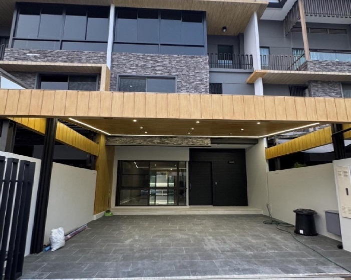 For RentHome OfficeKaset Nawamin,Ladplakao : For Rent Townhome for rent, 3 floors, luxury project, good quality, The Landmark Ekkamai-Ramintra / Soi Sukonthasawat 25, Lat Phrao / 6 air conditioners / very beautiful house / no furniture / living or Home Office