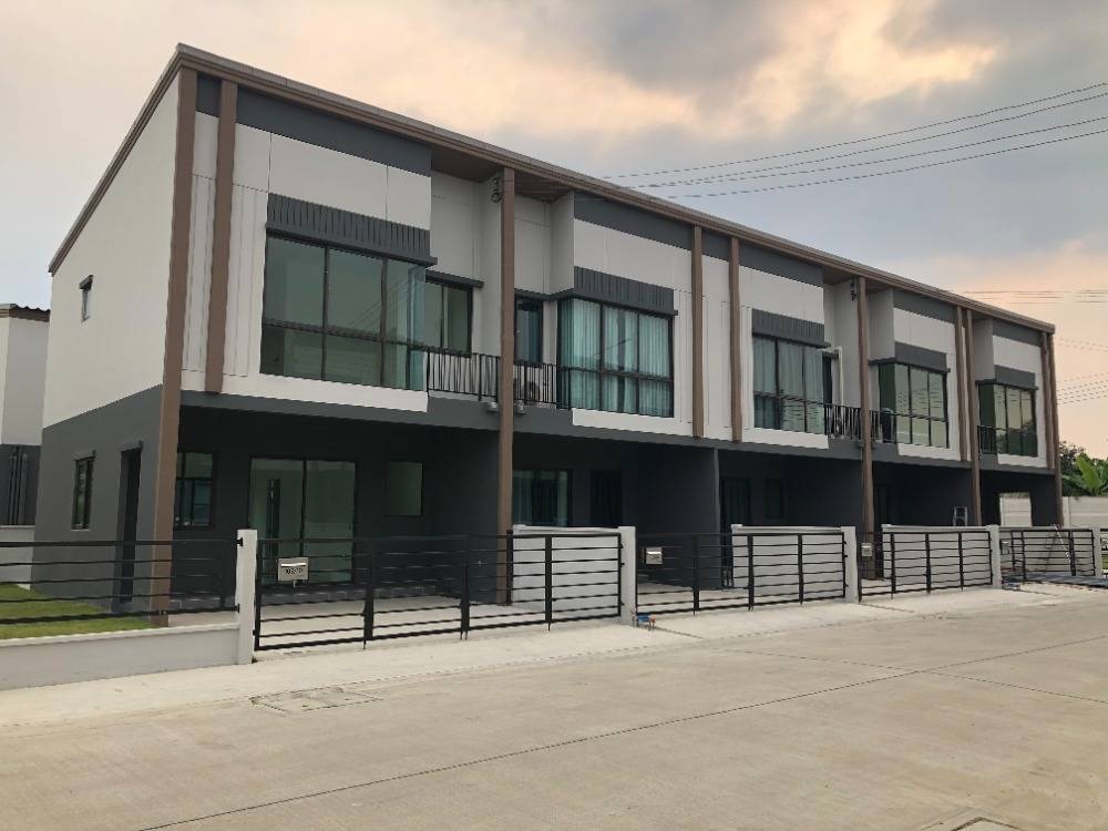 For RentTownhouseNonthaburi, Bang Yai, Bangbuathong : Townhome for rent, Pleno Rattanathibet-Bang Yai, Bang Yai zone, near Central Westgate, only 8 minutes.