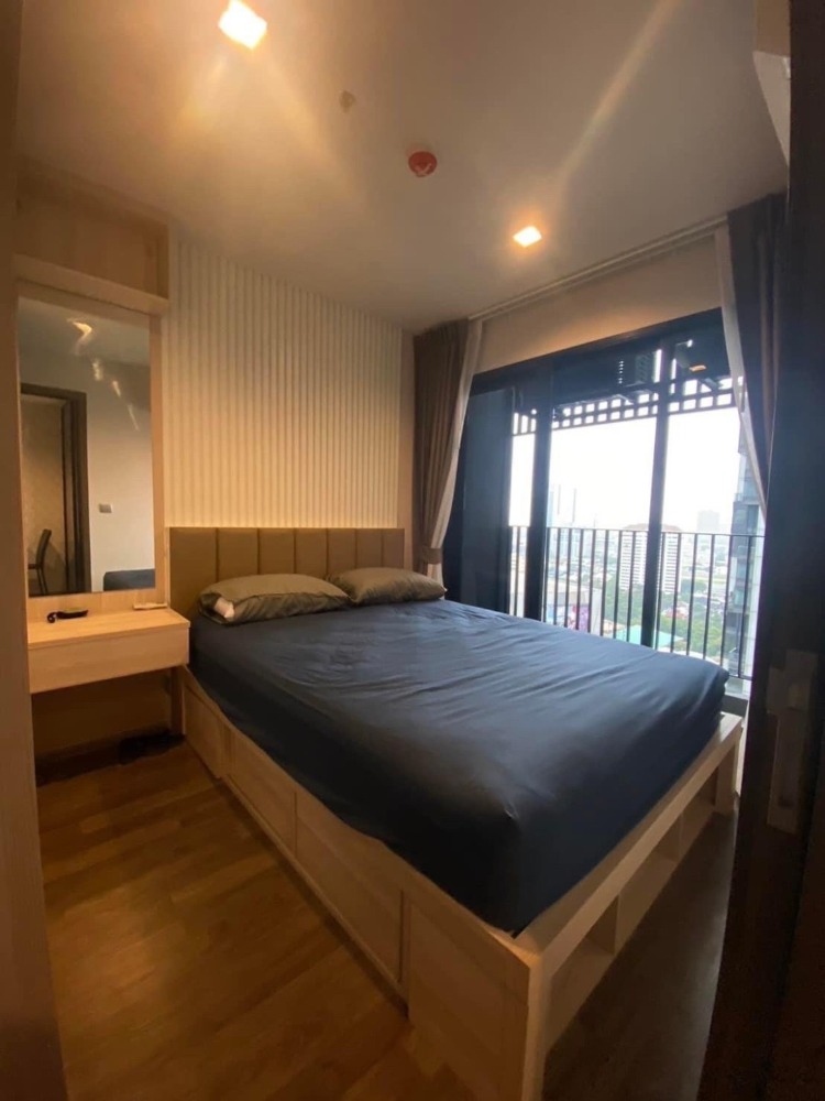 ให้เช่าคอนโดลาดพร้าว เซ็นทรัลลาดพร้าว : 35ตร.ม ชั้น23 (Onebedroom) บรรยากาศดีมาก ร่มรื่น ต้นไม้เยอะ มีสระว่ายน้ำ 3 สระโซนออกกำลังกายด้านนอก เปิด 24 ชม. เหมาะกับวิถีชีวิตคนเมืองมากๆ เดินทางสะดวก @ไลฟ์ ลาดพร้าว แวลลีย์