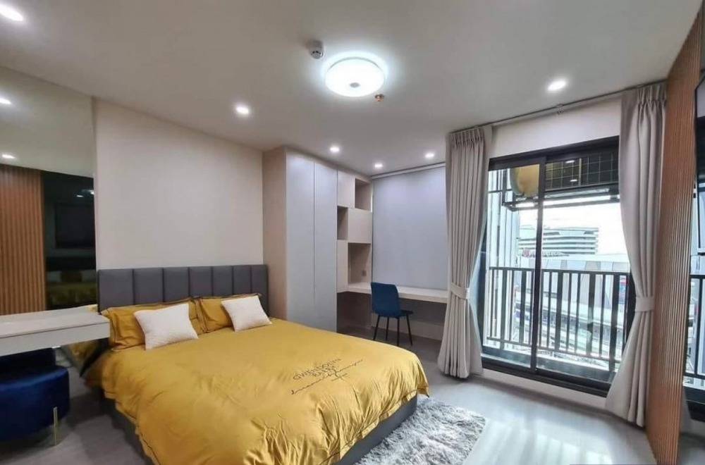 For RentCondoLadprao, Central Ladprao : @Life Ladprao 27 sq m, 15th floor (studio), NEW CBD. next to central ladprao and next to BTS and subway stations. The view and swimming pool on the roof are really amazing.  Fully furnished, @Life Ladprao