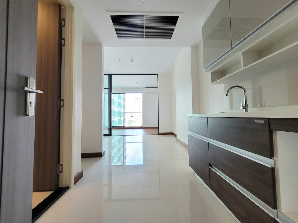 For SaleCondoWongwianyai, Charoennakor : Urgent Sale, Best Price in Supalai Premier Charoen Nakhon Condo!! Free Transfer Fees and 2 Years Free Common Area Fees. (34.29 sqm), ICONSIAM View. Adjacent to the Gold Line BTS, Khlong San Station