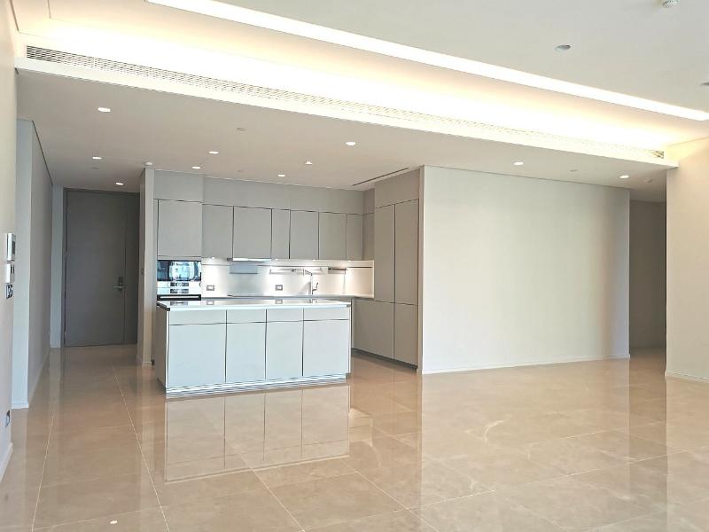 For SaleCondoWitthayu, Chidlom, Langsuan, Ploenchit : For Sale The Residences at Sindhorn Kempinski Hotel Bangkok 3 Bed 49.9 mb