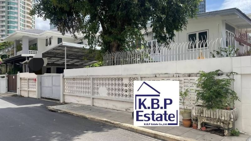 For SaleLandSathorn, Narathiwat : Land for sale in Sathorn area, Narathiwat Road-Soi 10, land 72 Wah, width, depth 17x17 meters, For residence business