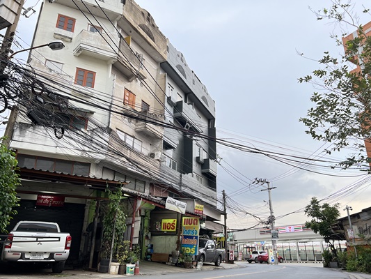 For SaleShophouseNawamin, Ramindra : Commercial building for sale, Soi Nawamin 111, area 18 sq wa., 4 floors, 3 bedrooms, 3 bathrooms, can be added to the back, good location, near the expressway, Central East Ville, Crystal Park, CDC , The Mall Bangkapi