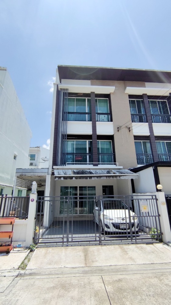 For SaleTownhouseChokchai 4, Ladprao 71, Ladprao 48, : For sale, Baan Klang Muang Chokchai 4 (Soi 50), 3-storey townhome, 25.7 sqm, 180 sqm, excellent condition.