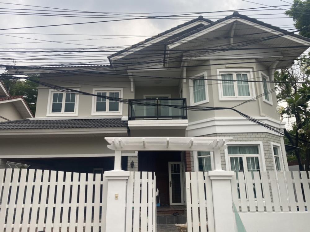 For SaleHouseKaset Nawamin,Ladplakao : Single house for sale cheap In the Jirathip project Soi Nuanchan 26, area 108.5 square meters, corner house