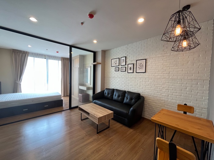 For SaleCondoBang Sue, Wong Sawang, Tao Pun : Condo for sale at The Tree Interchange, size 1 bedroom, fully furnished room, cheap price 2.75 million baht !! Condo next to Gateway Bang Sue, near the Purple Line MRT Tao Poon and the Underground Blue Line MRT Bang Sue.