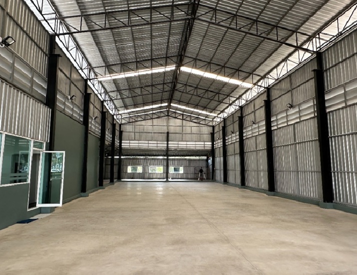 For RentWarehousePattanakan, Srinakarin : For Rent for rent with a 600 square meter area office in Lat Krabang area Chao Khun Military Road Near Khum Klao Market / Near Krungthep Kreetha Road / Big Car in and out