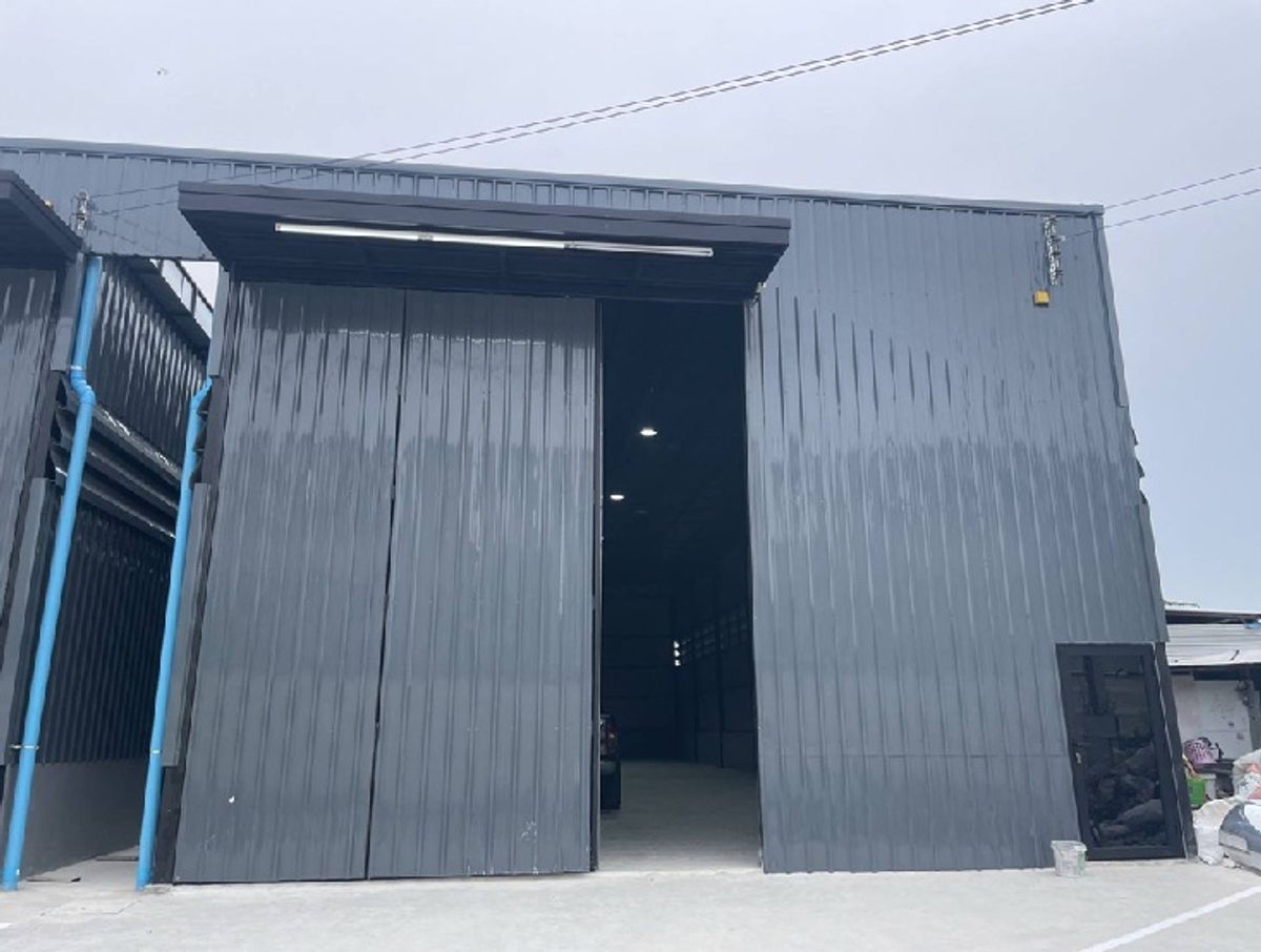 For RentWarehousePattanakan, Srinakarin : For Rent for rent with a 600 square meter area office in Lat Krabang area Chao Khun Military Road Near Khum Klao Market / Near Krungthep Kreetha Road / Big Car in and out