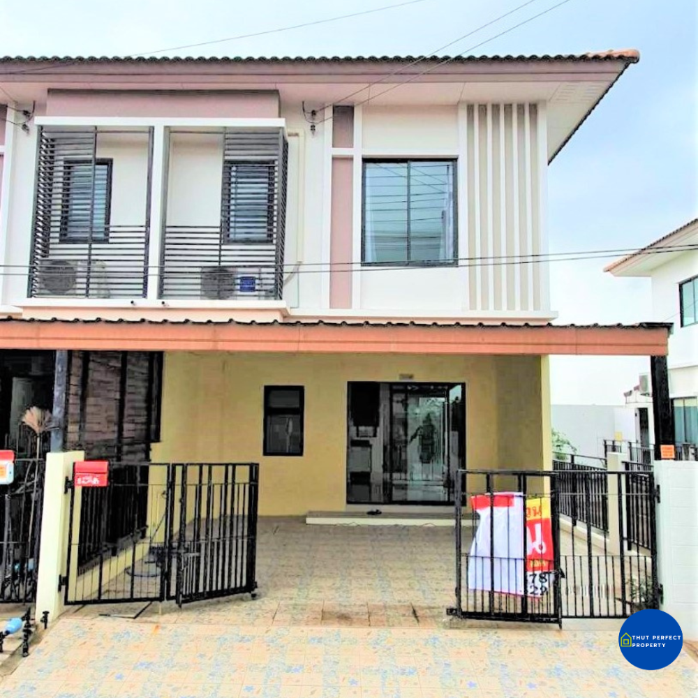 For SaleTownhousePathum Thani,Rangsit, Thammasat : 2-storey townhome for sale, Kanda Place Village, Ring Road - Lam Luk Ka Klong 6, behind the corner, 4 bedrooms, 2 bathrooms, area: 20.8 sq m., add roof, parking and kitchen with good location, convenient transportation in many channels