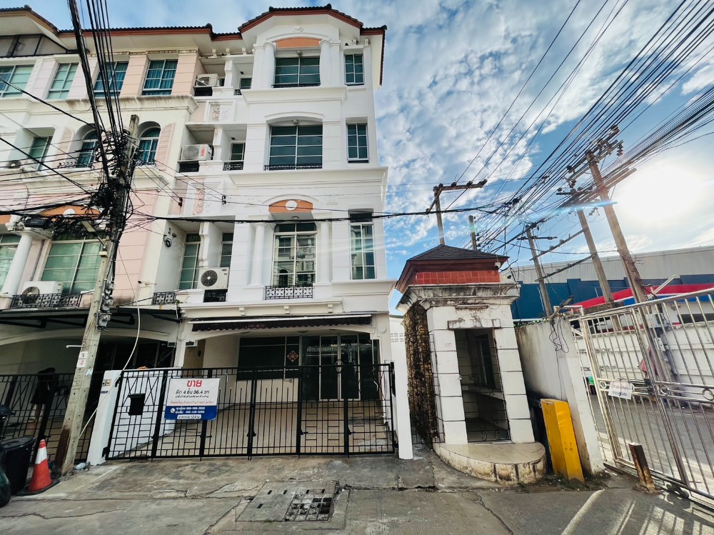 For SaleTownhouseYothinpattana,CDC : Townhome Baan Klang Muang Rama 9 - Ladprao / 4 bedrooms (for sale), Baan Klang Muang Rama 9 - Ladprao / Townhome 4 Bedrooms (FOR SALE) RUK401.