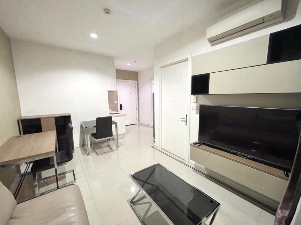 For RentCondoRama9, Petchburi, RCA : [Owner Post] Condo for rent in TC Green 1Bedroom 38sqm. 16,000 baht. Elegant appliances. Elegant, spacious room, divided There are cabinets, shelves, desks, digital doors.