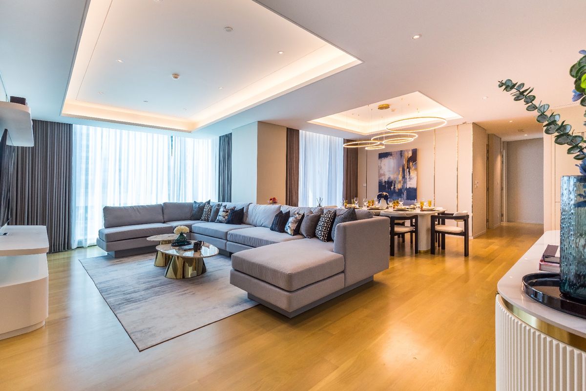 For SaleCondoWitthayu, Chidlom, Langsuan, Ploenchit : 📢👇Sell with tenant til 30/10/25
Luxury low rise condo, the most homely feeling and privately in Sindhorn village , adjacent to the Kimpton Maa-Lai Hotel and Velaa community mall, fully furnished, unblocked view