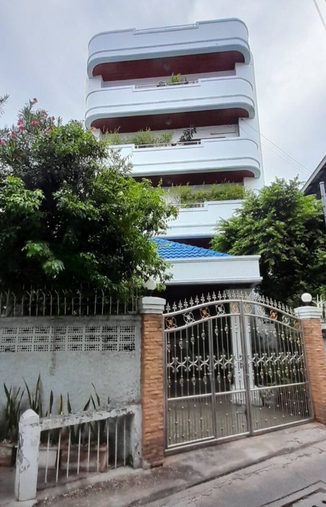 For SaleHouseWongwianyai, Charoennakor : House for sale, 5 floors, 7 bedrooms, 6 bathrooms, Soi Charoen Rat, convenient transportation, near ICONSIAM and BTS Wong Wian Yai.