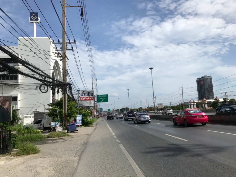 For SaleLandPathum Thani,Rangsit, Thammasat : Land on Phaholyothin Road, 691 square wa, opposite Thammasat Rangsit, beautiful plot, next to Bangkok Bank Near Mor Seng Headquarters