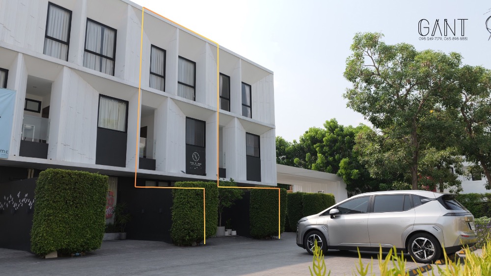 For SaleShophouseNawamin, Ramindra : Commercial house for sale (commercial townhome), 3 floors, prime location with parking space for 10+ cars, Plum Watcharapol - Ekkamai project, suitable for operating a shop, cafe or home office.