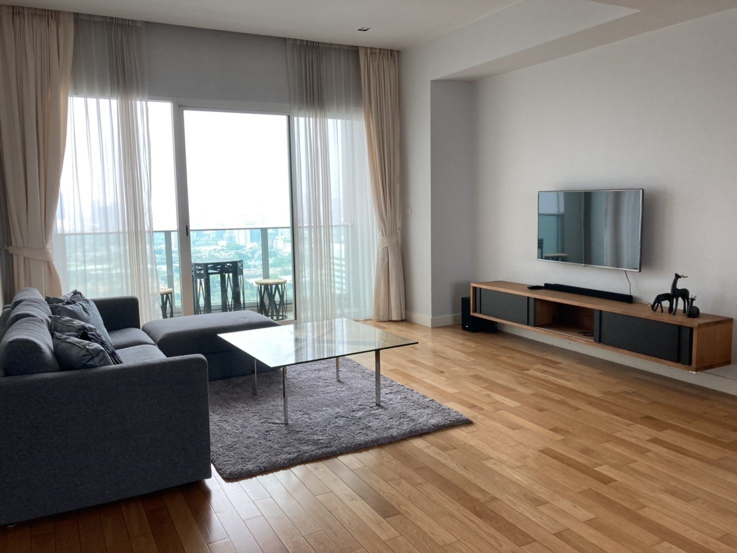 For RentCondoSukhumvit, Asoke, Thonglor : LTH8042 - Millennium Residence FOR RENT 3 beds 3 baths Size 146 Sq.M. nearby BTS Asoke Station ONLY 80k/Month