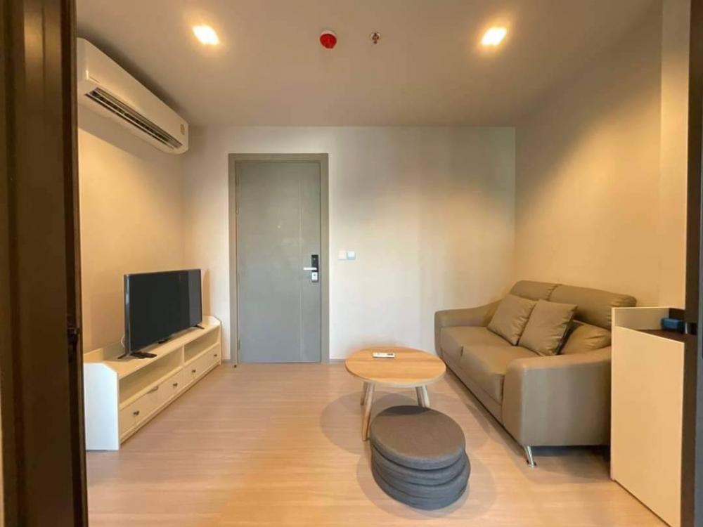 For RentCondoRama9, Petchburi, RCA : Life Asoke - Rama 9, 1bedroom. 33 sqm., 33 floor, close MRT rama9, The vibe of the place is amazing. Full furniture for electronic appliances. Location is perfect. Many places to socialize with sofas around.Fully Furnished 18,000 baht/month