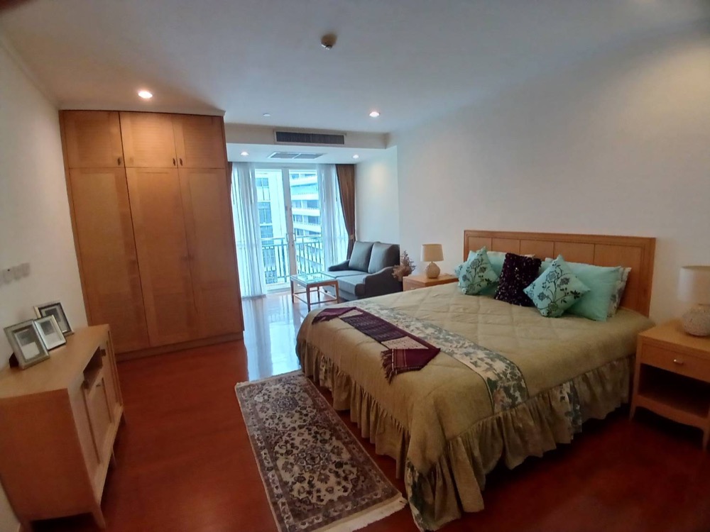 ให้เช่าคอนโดสุขุมวิท อโศก ทองหล่อ : For rent 3 bedrooms, petfriendly in town near BTS Phromphong