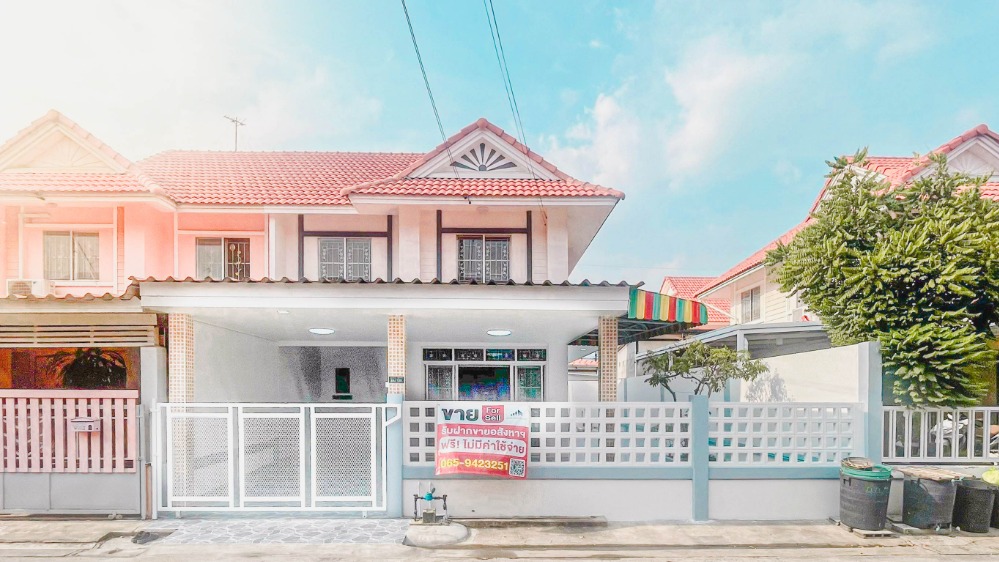 For SaleHousePathum Thani,Rangsit, Thammasat : H0209😍 For SELL 2 floors for sale 🚪3 bedrooms 🚄 near Future Park Rangsit 🏢 Pruksa Village D Pruksa Village D 🔔 House area: 36.80 sq m. 🔔 Usable area: 150 sq m. 💲 Sale: 2,650,000฿ 📞O92-8676473,O65-9423251✅LineID:@sureresidence