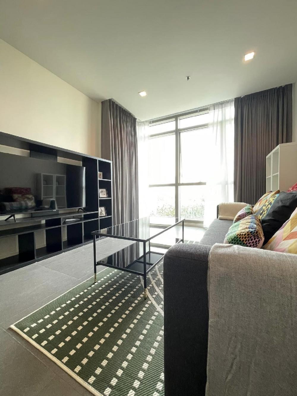 ให้เช่าคอนโด : 1 bed at The River for rent and sale